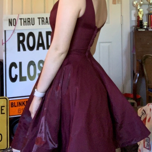 Beautiful iridescent maroon mini dress - Picture 2 of 6